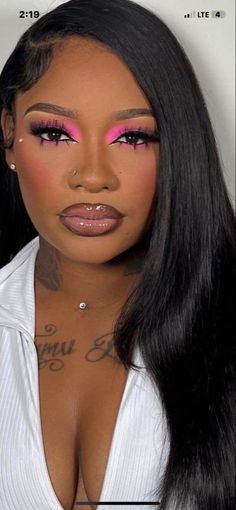 Pink Eye Makeup Looks Black Women, Pink Under Eye Makeup Looks Black Women, Bratz Makeup Black Women, Pink Black Eyeshadow, Creative Pink Makeup, Pink Birthday Makeup For Black Women, Makeup Inspo Black Women, Pink Make Up Look, Pink Makeup Looks Black Women