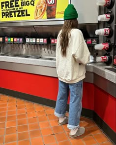 Surfer Skater Style, Utah Fashion Summer, British Columbia Outfit, Socks And Tevas Outfit, Cavern Outfit, Vancouver Island Outfit, Comfy Birkenstock Outfit, Midwestern Aesthetic Outfit, Warm Jeans Outfit