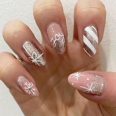 Christmas Gel Nails, Gold Nail, Seasonal Nails, Christmas Nails Acrylic, Festival Nails, Nail Designs Glitter, Xmas Nails, Christmas Nail, Pretty Acrylic Nails