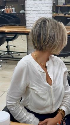 Short Hairstyle Women Tucked Behind Ears, How To Style A Line Bob, Short Cut With Layers, Short Bob Back View, Bixie Colour Haircut 2024, Chin Length Hair, Bob Haircut For Fine Hair, Short Hair Trends, Messy Short Hair