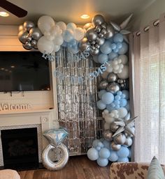 a living room filled with balloons and decorations