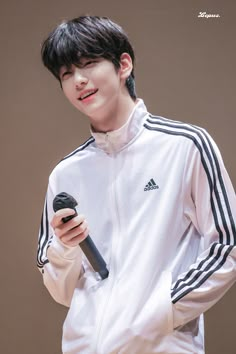 Soobin Smile, Smile Everyday, Choi Soobin, Txt Soobin, Kpop Guys, Friend Photos, I'm A Simp, Cutie Patootie