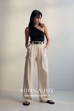 Chic High Waist Baggy Cargo Pants, Chic High Waist Solid Parachute Pants, Chic Fitted Wide Leg Cargo Pants, Elevated Casual Wide Leg Cargo Pants, Black Flare Pants Outfit, Chic Fitted Wide-leg Parachute Pants, Black Flare Pants, Relax Pants, Black Flare