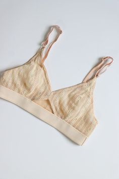 free sewing pattern barrett bralette Sewing Bra Pattern, Bra Top Sewing Pattern, Sew Bra Pattern, Linen Bra Pattern, Bralette Sewing Pattern Free, Free Bralette Sewing Pattern, Bralette Pattern Free, Sewing Bralette, Bralet Pattern