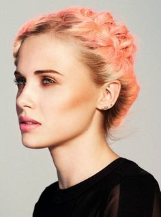 Achieve this look in salon with LUMINART 's creative formula 'Perfect Peach' 15g 9.8 Wild Peach Blonde + 2g Copper con Peach Hair Colors, Coral Hair, Look Rose, Hair Tutorials Easy, Pastel Hair, Orange Hair