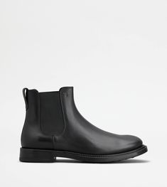 Ankle boots in elegant leather with a stamped Tod's monogram, side elastic inserts and a rubber outsole with embossed rubber pebbles. Black Ankle Boots, Ankle Boots, Online Shop, Monogram, Elastic, Boots, Leather, Black