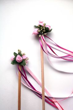 Beltane Craft: Mini Maypoles in 3 Steps - Moody Moons How To Make A Maypole, May Pole Diy, Beltane Maypole, Beltane Decorations, Beltane Crafts, Pagan Holidays, Ribbon Wands, Wiccan Crafts, Pagan Wedding