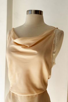 Beautiful 1930s inspired peach cowl neck slip dress with lace trim detailing and two high front slits. Fits size M Good condition, minor 3-4 pin size holes on back mid skirt and 2-3 small faint spots near back bottom hem (may come out if spot treated) Vintage Lace Slip Dress, Vintage Dior Dress, Cowl Back Dress, Cowl Neck Slip Dress, Quirky Clothing, Vintage 1930s Dress, Gauzy Dress, Vintage Lace Dress, Slip Dress With Lace