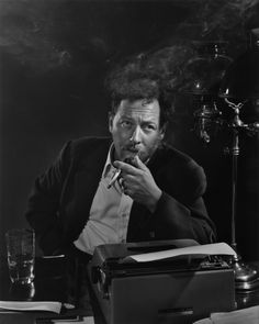 Tennessee Williams – Playwright & Painter – Yousuf Karsh Yousuf Karsh, Carolina Mountains, Robert Mapplethorpe, Alberto Giacometti, Max Ernst, Annie Leibovitz, Richard Avedon