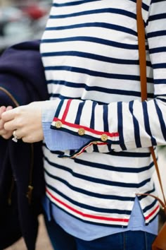 j-crew-striped-shirt-with-navy-and-red-trim-on-design-darling Detail Couture, Design Darling, Lipstick Designs, Breton Stripes, Sophie Hulme, Stitch Fix Stylist, Looks Street Style, Mode Vintage