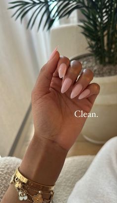 Almond Nude Nails, Stuff For Friends, Weird Gift Ideas, Elegant Wedding Nails, Old Money Nails, Classy Almond Nails, Money Nails