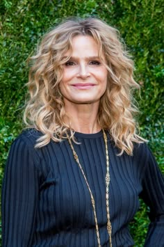 Fine Curly Shag Haircuts, Kyra Sedgwick Hair, Mid Length Curly Hairstyles, Gretchen Wilson, Perfect Curly Hair, Blondie Girl, Highlights Curly Hair, Messy Curls