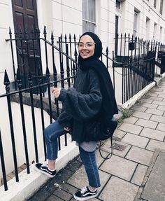 @sauf.etc on instagram London Pictures Ideas, Girl With Hijab, Instagram London