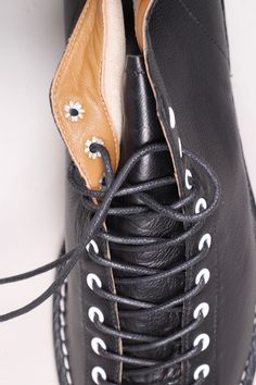 A 1930s-inspired sports shoe for men made of soft leather and leather outsole. The shoe has white eyelets and white stitching along the edges of the outsole. The heel is only 2 cm high and is made of soft, flexible rubber. The leather is of soft full-grained calfskin with natural structure, and inside with leather lining and insole, making them breathable. Soft padded silicone inserts under the insole provide great comfort. This casual and simple shoe is originally used in sports and is an early 1930s Shoes, 1950s Shoes, 1920s Shoes, 1940s Shoes, 30s Style, Shoe For Men, 30s Fashion, Winter Fashion Boots, Simple Shoes