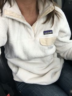 Quarter Zip Patagonia, Oversized Patagonia Pullover, Cute Patagonia Pullover, Patagonia Sherpa Jacket, Patagonia Half Zip Outfit, Patagonia Quarter Zip Fleece, Patagonia Aesthetic Outfit, Patagonia Snap T Pullover Outfit, Patagonia Fleece Outfit Woman