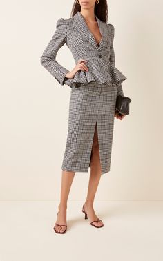 Designer Office Wear Women, Blazer Casual Outfit, Women Work Outfits, Wool Midi Skirt, Prince Of Wales Check, Trendy Suits, Fashionable Work Outfit, Sleek Dress, Pencil Silhouette