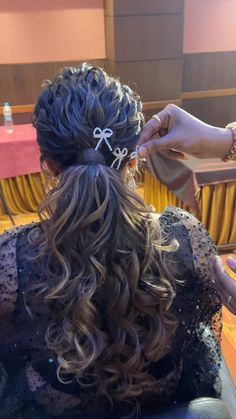 kamleshsoni🧿 | Ahemdabad hairstyle class 2 nd day beautiful massy front with ponytail look 🥰💕 So many new new looks amazing tricks & techniques will cover... | Instagram Open Hairstyle, Dolly Jain, Cover Instagram, Ponytail Hairstyle, Braid Hairstyle, We Are Coming, Beautiful Mermaids, Hair Decorations