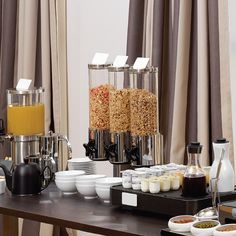 It's Cereal Day! Level up the cereal in your buffet display with Evento from Degrenne. Contact your local rep for more information - sales@hughjordan.com | 01 862 7200 #cereal #cerealday #breakfast #breakfastdisplay Hotel Breakfast Buffet Display, Brunch Buffet Ideas Food Stations, Cereal Buffet Bar, Cereal Station, Cereal Buffet, Monkey Bites, Breakfast Display, Continental Breakfast Buffet