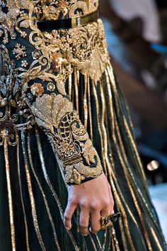 Elie Saab Couture Fall 2017 Elie Saab 2017, Embroidery Couture, Cl Fashion, Haute Couture Embroidery, Elie Saab Fall, Elie Saab Couture, Couture Embroidery, Couture Details, Couture Runway