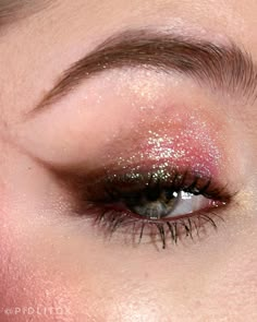 Vampy Makeup, Artsy Makeup, Funky Makeup, Pretty Makeup Looks, Basic Makeup, Makeup Eye Looks, Makeup For Green Eyes, Nyx Cosmetics