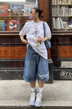 Guatemala Outfits, Jean Short Outfits, Shorts Outfits Women, Streetwear Mode, Baggy Clothes, Looks Street Style, Summer 24, Swaggy Outfits, Mode Inspo