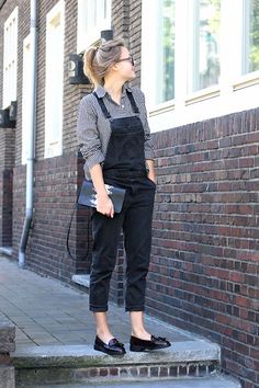 Denim Dungarees Outfit, Hipster Outfits For Women, Casual Hipster Outfits, Overalls Outfit Aesthetic, Black Overalls Outfit, Black Denim Dungarees, Dungarees Outfits, Dungaree Outfit, Black Dungarees