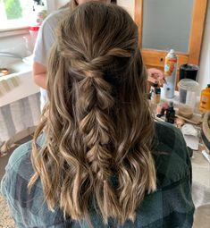 the cutest and simplest homecoming hairstyle! Popular Homecoming Hairstyles, Brown Hair Homecoming Hairstyles, Homecoming Hair For Thinner Hair, Half Up Have Down Prom Hair, Sadie’s Hairstyles, Hoco Hairstyles Fishtail, Down Hair Dos For Prom, Some Up And Some Down Hairstyles, Sadie’s Dance Hairstyles