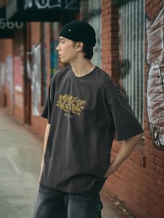 This is a modern and casual t-shirt by FLUKE that is made out of high quality and sturdy fabric. With unique design detail and trendy mood, you can style it for your casual and young daily outfit.- Tentar and tumble washed item- Bio washed cotton 100% fabric- Graphic print detail- Oversized silhouette Casual Tops With Graffiti Print And Relaxed Fit, Urban Letter Print Tops For Streetwear, Cotton Crew Neck Top For Urban Adventures, Casual Crew Neck Tops For Urban Adventures, Crew Neck Cotton Top For Urban Adventures, Casual Relaxed Fit T-shirt With Graphic Design, Short Sleeve Tops With Graffiti Print For Streetwear, Urban Style Tops With Screen Print, Trendy Relaxed Fit Top With Graffiti Print