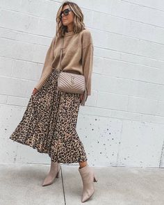 Leopard Print Skirt Outfit, Printed Skirt Outfit, Skirt Boots, Leopard Print Outfits, Modest Style, Work Flow, Stylish Winter Outfits, Winter Work, Leopard Print Skirt