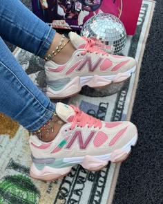 New Balance Women Shoes, New Balances, Pretty Sneakers, Trendy Shoes Sneakers, Pretty Shoes Sneakers, Kicks Shoes, Shoes Outfit Fashion, Cute Nike, Fresh Shoes