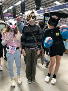 Pose Ideas 2 People, Silver Tabby Cat, Cat Masks, Dinosaur Mask