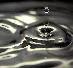 a water drop is seen in this image