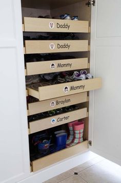 Take a look at these amazing shoe storage ideas in order to keep your entryway or mudroom in perfect condition every day of the week. Best Shoe Storage Ideas, Sneakers Storage, Best Shoe Storage, Shoes Organization, Shoe Storage Drawers, Entry Storage, Front Closet