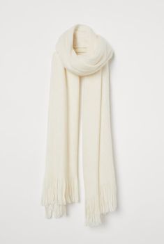 Scarf With Fringe, Fringe Scarf, Winter Girls, Dream Clothes, True Beauty, Fashion Company, Pretty Outfits, Clothing And Shoes, Winter Outfits