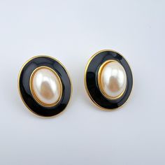 Round geometric enamel clip on earrings in black, yellow/cream, and gold tone. The enamel on the yellow part is damaged and rough. But these are still wearable! Cleaned and ready to wear. Luxury Mid-century Clip-on Earrings, 90s Earrings, Vintage Clip Earrings, Vintage Clip On Earrings, Vintage Monet, Retro Jewelry, Yellow Cream, Jo Malone, Vintage Clip