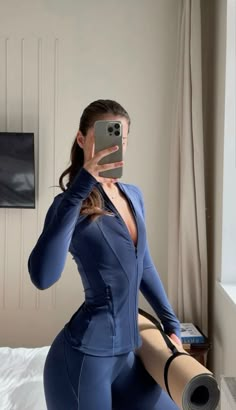 #pilate #reformer #blue #lululemon Workout Jackets, Flare Leggings Outfit, Leggings Outfit Ideas, Pilates Outfit, Modele Fitness, Gymwear Outfits, Pilates Clothes, Look Legging, Blue Lululemon