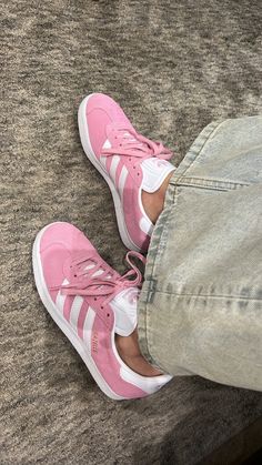 Pink Shoes Aesthetic, Everyday Sneakers, Adidas Samba Outfit, Samba Outfit, Skandinavian Fashion