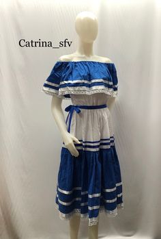 Olán's dress fallen shoulders the material is blanket the Olán brings slats in king blue and white colors The perfect dress for a Central American or Mexican party The dress is a one-size-fits-all size which the elastic she wears at the waist expands (SM M L XL) 4 sizes in a single dress Single Dress, North Hills, American Dress, Mexican Party, Central American, Mexican Dresses, Skirt And Blouse, White Colors, Daughter Love