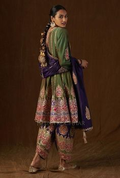 Heena Kochhar, Velvet Dress Designs, Pakistani Fashion Party Wear, Bridal Dress Fashion, Simple Pakistani Dresses, Designer Party Wear Dresses, Boutique Dress Designs, Stylish Party Dresses, Party Wear Indian Dresses