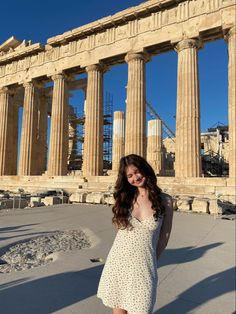 a woman standing in front of the parthenion with her hand on her hip