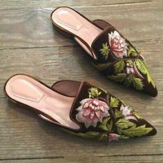 Picture 11 of 11 Slip On Slippers, Wedding Shoes Flats, Stunning Shoes, Sandals Flat, Embroidery Floral, Bride Shoes, Leather Shoes Woman, Slipper Shoes