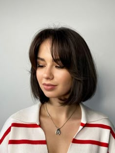 Short Hair For Chubby Faces, Chubby Face Haircuts, Haircuts For Wavy Hair, Short Hair Tutorial, Short Hair Styles For Round Faces, Haircuts For Medium Hair