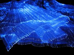 Fashion & Tech: startup fashion week and wearable technology - Glossi Mag Fiber Optic Lighting, Art Exhibits, Led Fashion, Fibre Optics, Technology Fashion, Tech Fashion