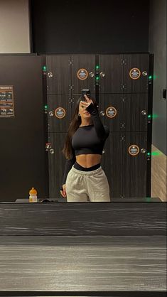 Tomboy Gym Workout Outfits, Gym Outfit Inspo Aesthetic, Gym Fit Outfit, Poses Gym Mujer, Gym Pics Women, Cute Gym Sets, Gym Girlies Aesthetic Outfits, Gym Body Women Goals, Gym Set Outfit