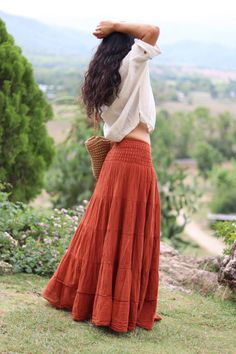 Burnt Orange Maxi Skirt, Orange Boho Outfit, Boho Skirt And Top, Long Casual Skirt, Maxi Tiered Skirt Outfit, Hippie Maxi Skirt, Long Skirt Outfits Boho, Low Waisted Maxi Skirt, Shoes With Long Skirts