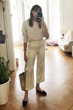 White Pants Outfit Casual, Work Outfits Frauen, Black Ballet, Easy Style, White Outfit, Ballet Pumps, Lungs