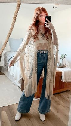 Daisy Jones Style Aesthetic, Stevie Knicks Outfit Ideas, Daisy Jones Costume Halloween, Daisy Jones Style Outfits, Stevie Nicks Outfit Ideas, Daisy Jones Outfit Inspiration, Daisy Jones Outfit Ideas, Daisy Jones Aesthetic Outfits, Daisy Jones Halloween Costume