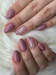 Short Winter Nails, Nail Ideas Winter, Mauve Nail Polish, Glitter Polish, Dark Mauve, Fall Gel Nails