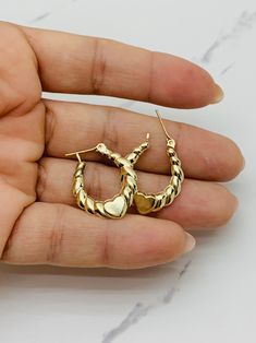 ❤️ Real 10k Gold Shrimp Earrings  ❤️ Polished finish with heart ❤️ Approx 24mm  ❤️ Yellow gold ❤️ Fine jewelry ❤️ Aretes estilo camarón en oro de 10 Kilates   ❤️ Aproximadamente 24 milímetros de largo  ❤️ Aritos oro pulido   ❤️ Arracadas de mujer  Stock #031054 Gold-plated Silver Heart Earrings Tarnish Resistant, Silver Gold-plated Tarnish-resistant Heart Earrings, Tarnish Resistant Silver Gold-plated Heart Earrings, Silver Tarnish-resistant Gold-plated Heart Earrings, 14k Gold Earrings With Heart Charm, 14k Gold Round Earrings With Heart Charm, Valentine's Day Heart Earrings Tarnish Resistant, Valentine's Day Tarnish-resistant Heart Earrings, Valentine's Day Heart-shaped Tarnish-resistant Earrings