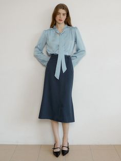 Calf-length flared skirt in woven fabric. Wrapover front with hidden buttons at waist. Lined. - High waist- Flared- Wrapover Office Lady Flared Skirt For Workwear, Flared Work Skirt With Button Closure, Flared Workwear Skirt With Button Closure, Workwear Flared Skirt With Button Closure, Workwear Midi Skirt With Buttons, Blue Office Skirt For Fall, Elegant Button Closure Flowy Skirt, Elegant Skirt With Button Closure, Elegant Flowy Skirt With Button Closure